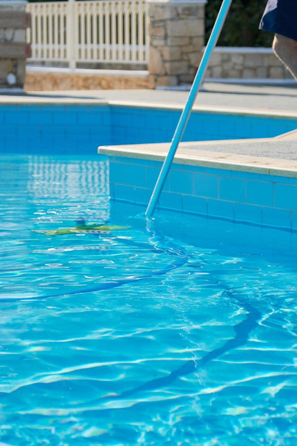 Entretien et maintenance de votre piscine mise en service hivernage nettoyage prestations d'Exotic Piscines au Fenouiller en Vendée