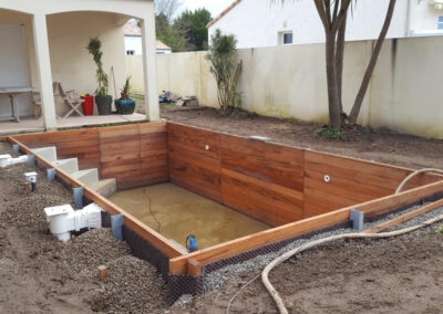 Réalisations de piscine en bois exotique hors sol, semi-enterrée ou enterrée en Vendée par Exotic Piscines