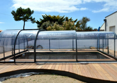 Réalisations de piscine en bois exotique hors sol, semi-enterrée ou enterrée en Vendée par Exotic Piscines