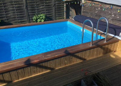 Réalisations de piscine en bois exotique hors sol, semi-enterrée ou enterrée en Vendée par Exotic Piscines