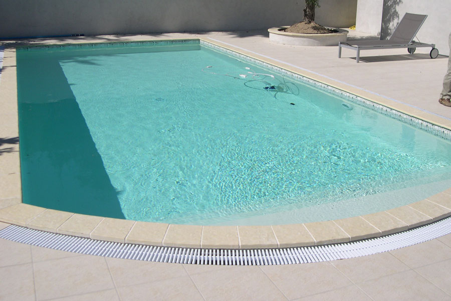 Conception et réalisation sur-mesure de piscines en béton de fabrication française par Exotic Piscines en Vendée